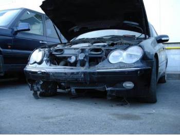 vand-Mercedes-C200-2.0-Benzina-avariat-2425.htm imagine vand-Mercedes-C200-2.0-Benzina-avariat-2425.htm