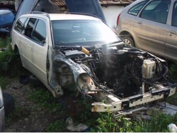 vand-Mercedes-E220-2.2-Diesel-avariat-3470.htm imagine vand-Mercedes-E220-2.2-Diesel-avariat-3470.htm