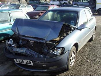 imagine vand-Opel-Vectra-1.8-Benzina-avariat-1283.htm