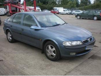 imagine vand-Opel-Vectra-B-1.8-Benzina-avariat-1293.htm
