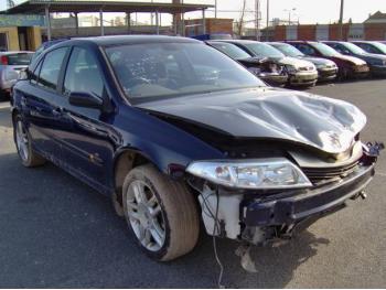 imagine vand-Renault-Laguna-II-1.9-Diesel-avariat-1800.htm