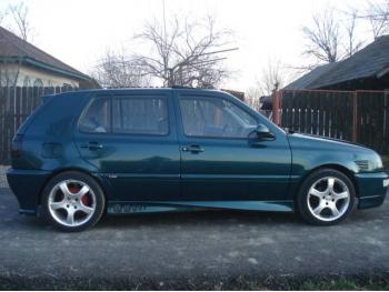 imagine vand-Volkswagen-Golf-III-1.6-Benzina-avariat-1696.htm
