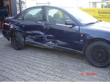 imagine dezmembrez-Audi-A4-avariat-8828.htm
