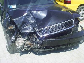 imagine dezmembrez-Audi-A4-avariat-9444.htm