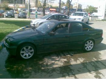 imagine dezmembrez-BMW-318-avariat-9810.htm