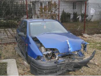 imagine dezmembrez-Fiat-Punto-avariat-12543.htm