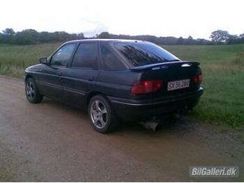 imagine dezmembrez-Ford-Escort-avariat-20860.htm