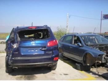 imagine dezmembrez-Hyundai-Santa-Fe-avariat-2240.htm