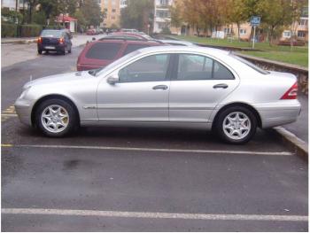 imagine dezmembrez-Mercedes-C220-avariat-13610.htm