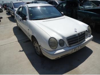 imagine dezmembrez-Mercedes-E200-avariat-21015.htm