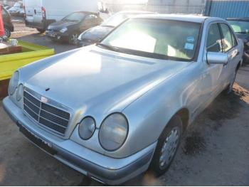 dezmembrez-Mercedes-E200-avariat-2647.htm imagine dezmembrez-Mercedes-E200-avariat-2647.htm