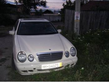dezmembrez-Mercedes-E220-avariat-10153.htm imagine dezmembrez-Mercedes-E220-avariat-10153.htm
