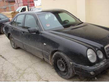 imagine dezmembrez-Mercedes-E220-avariat-11114.htm
