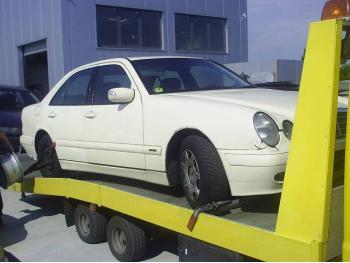 dezmembrez-Mercedes-E220-avariat-9459.htm imagine dezmembrez-Mercedes-E220-avariat-9459.htm