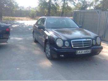 imagine dezmembrez-Mercedes-E300-avariat-10390.htm