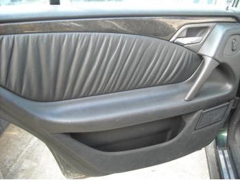 imagine dezmembrez-Mercedes-E300-avariat-20696.htm