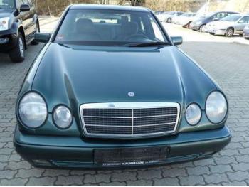 imagine dezmembrez-Mercedes-E300-avariat-22126.htm