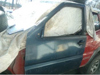 imagine dezmembrez-Nissan-Terrano-II-avariat-28954.htm