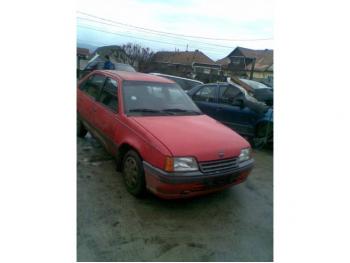 imagine dezmembrez-Opel-Kadett-E-avariat-13035.htm