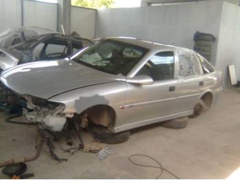 imagine dezmembrez-Opel-Vectra-B-avariat-10877.htm