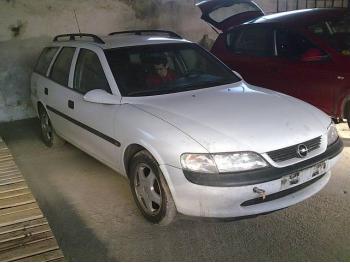 imagine dezmembrez-Opel-Vectra-B-avariat-2287.htm