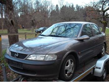 imagine dezmembrez-Opel-Vectra-B-avariat-3230.htm