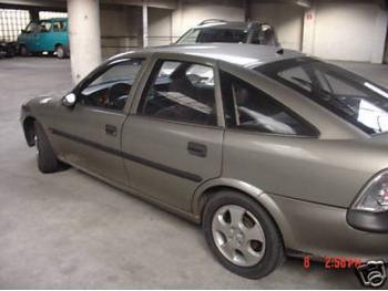 imagine dezmembrez-Opel-Vectra-B-avariat-600.htm