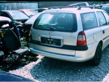imagine dezmembrez-Opel-Vectra-B-avariat-743.htm