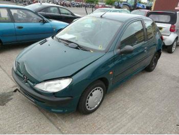 imagine dezmembrez-Peugeot-206-avariat-1187.htm