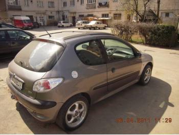 imagine dezmembrez-Peugeot-206-avariat-13992.htm