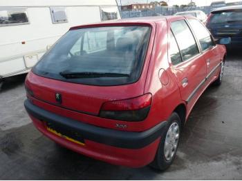 dezmembrez-Peugeot-306-avariat-1976.htm imagine dezmembrez-Peugeot-306-avariat-1976.htm