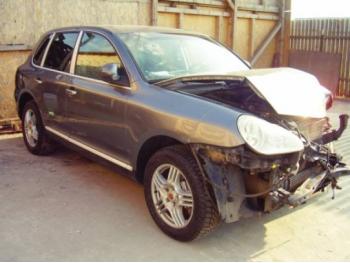 imagine dezmembrez-Porsche-Cayenne-avariat-4406.htm