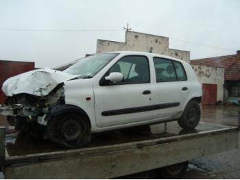imagine dezmembrez-Renault-Clio-I-avariat-21869.htm