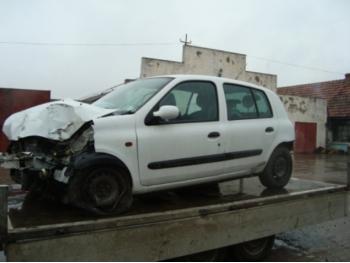 imagine dezmembrez-Renault-Clio-I-avariat-27054.htm