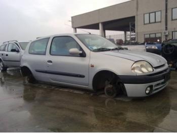 imagine dezmembrez-Renault-Clio-II-avariat-12813.htm