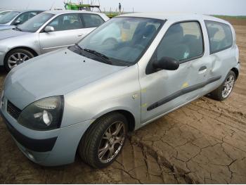 imagine dezmembrez-Renault-Clio-II-avariat-16451.htm