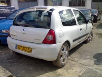 imagine dezmembrez-Renault-Clio-II-avariat-990.htm