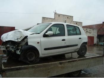 imagine dezmembrez-Renault-Clio-III-avariat-3973.htm