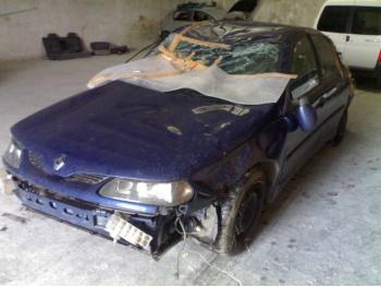 imagine dezmembrez-Renault-Laguna-I-avariat-1352.htm