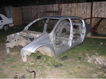 imagine dezmembrez-Renault-Megane-avariat-13906.htm