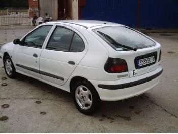 imagine dezmembrez-Renault-Megane-avariat-1544.htm