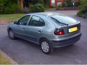 dezmembrez-Renault-Megane-avariat-17486.htm imagine dezmembrez-Renault-Megane-avariat-17486.htm