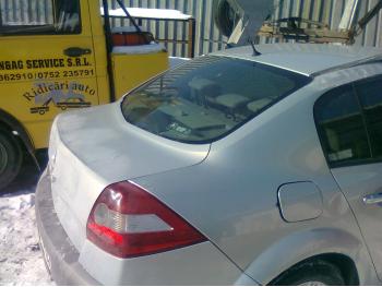 imagine dezmembrez-Renault-Megane-avariat-18429.htm