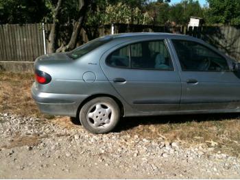 imagine dezmembrez-Renault-Megane-avariat-3891.htm