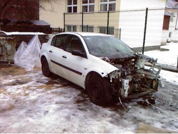 imagine dezmembrez-Renault-Megane-avariat-9045.htm