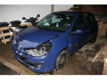 dezmembrez-Renault-Megane-avariat-9827.htm imagine dezmembrez-Renault-Megane-avariat-9827.htm