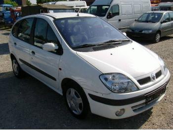 imagine dezmembrez-Renault-Scenic-avariat-2718.htm