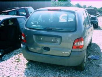 imagine dezmembrez-Renault-Scenic-avariat-740.htm