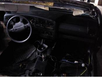 imagine dezmembrez-Volkswagen-Golf-III-avariat-906.htm