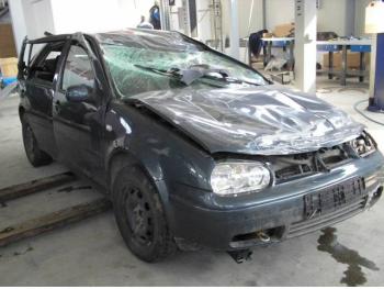 imagine dezmembrez-Volkswagen-Golf-IV-avariat-14335.htm